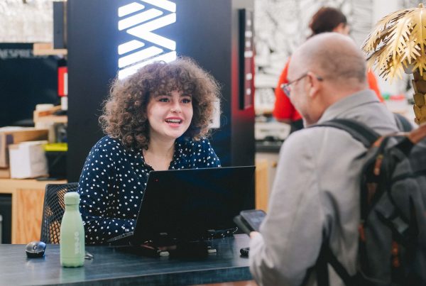 sourire au travail